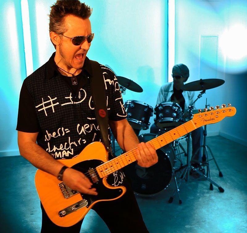 Javier con guitarra Telecaster